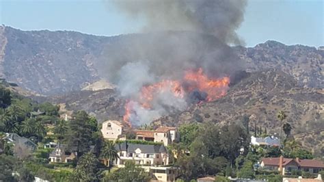 Brush fire in Hollywood Hills extinguished before reaching homes